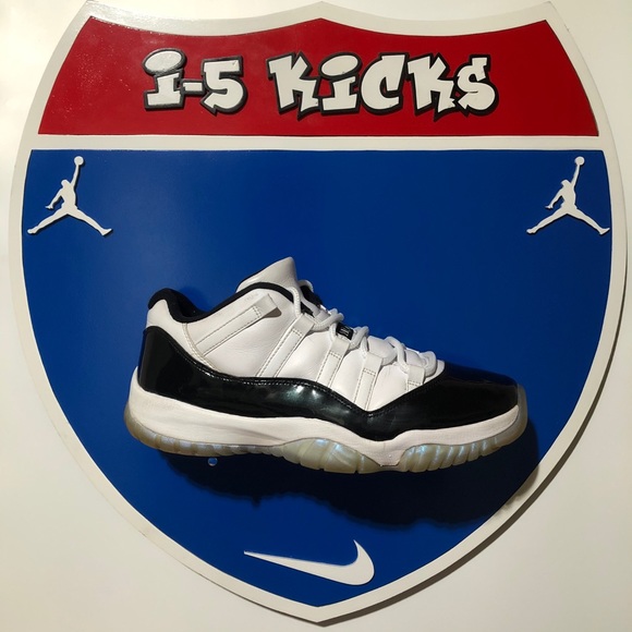 Jordan retro low emerald 11s - Picture 1 of 4
